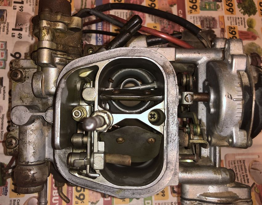 Top-down view of Toyota 22r Aisan carburetor